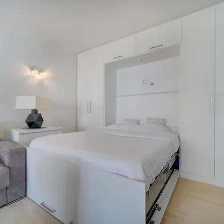 Immogroom - 5 Min From - Terrace - Ac - Parking *